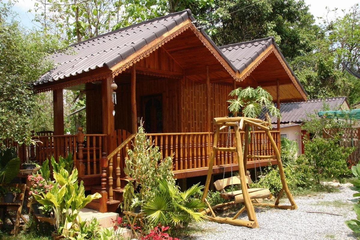 Home Stay Stc Bed And Breakfast Удон-Тхани Экстерьер фото