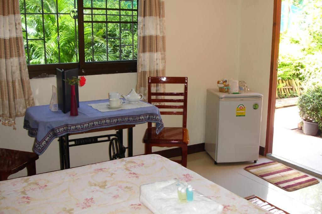 Home Stay Stc Bed And Breakfast Удон-Тхани Номер фото